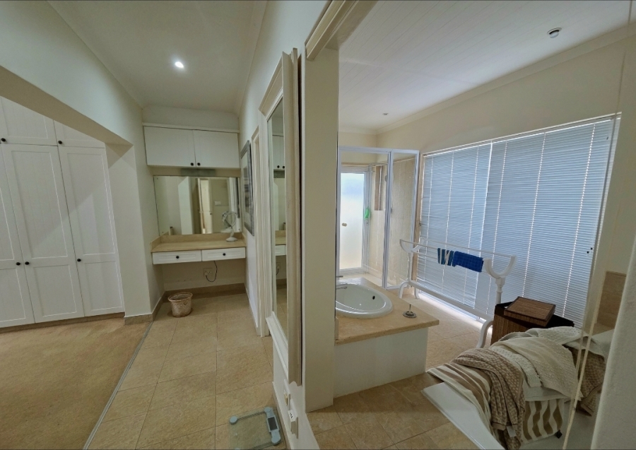 5 Bedroom Property for Sale in Oyster Bay Eastern Cape